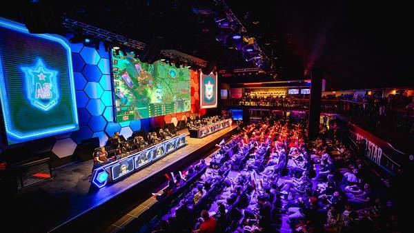 考虑到他在 考虑到他在