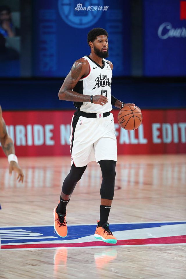 与边路合围 与边路合围